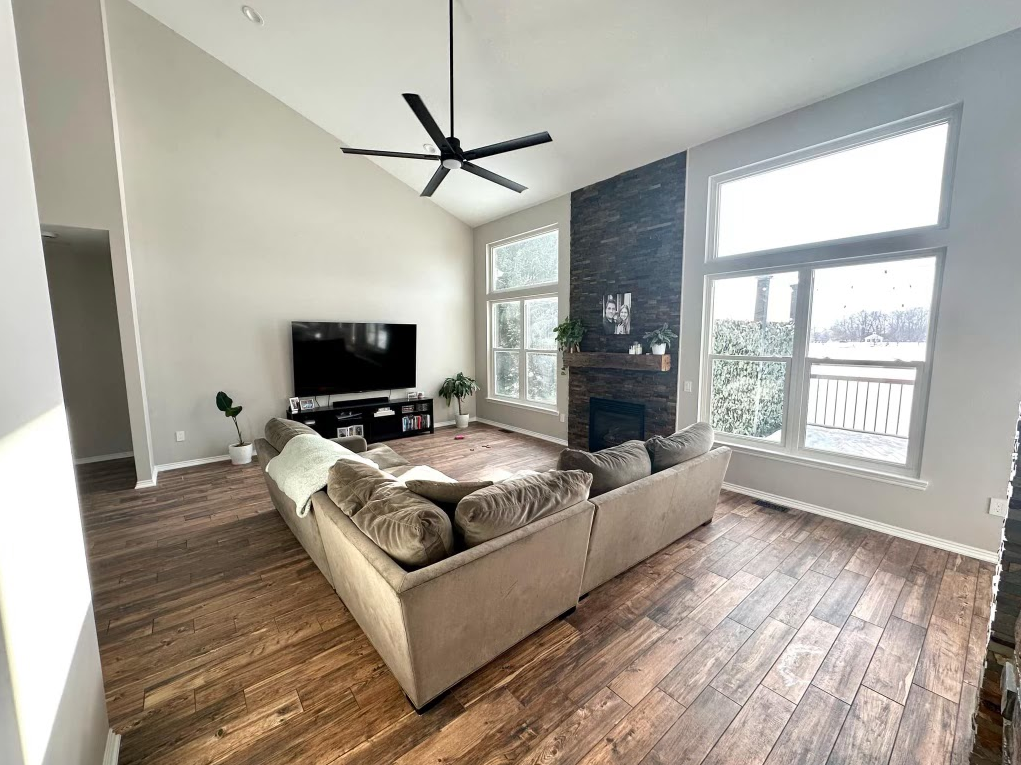 Professional livingroom drywall installation
